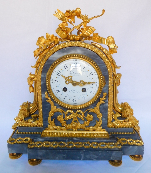 Denière à Paris : pendule en bronze ciselé & doré et marbre bleu Turquin, style Louis XVI, XIXe siècle